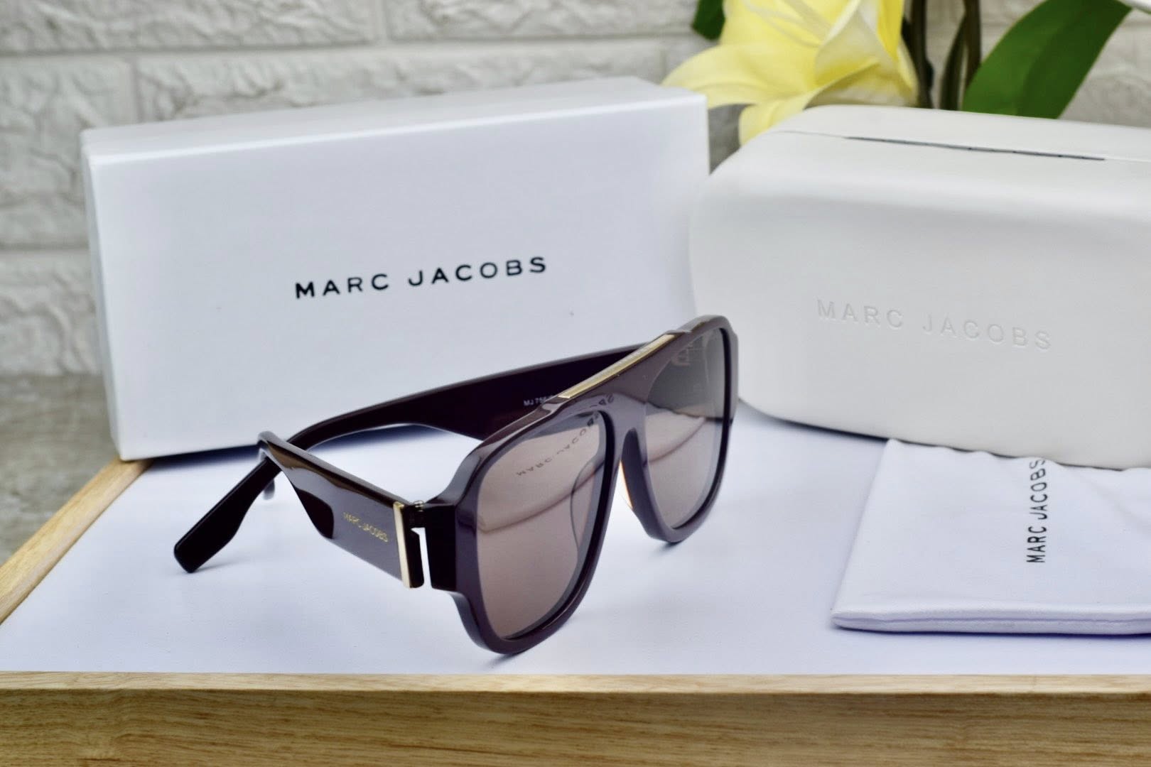 marc jocobs  sunglass for unisex