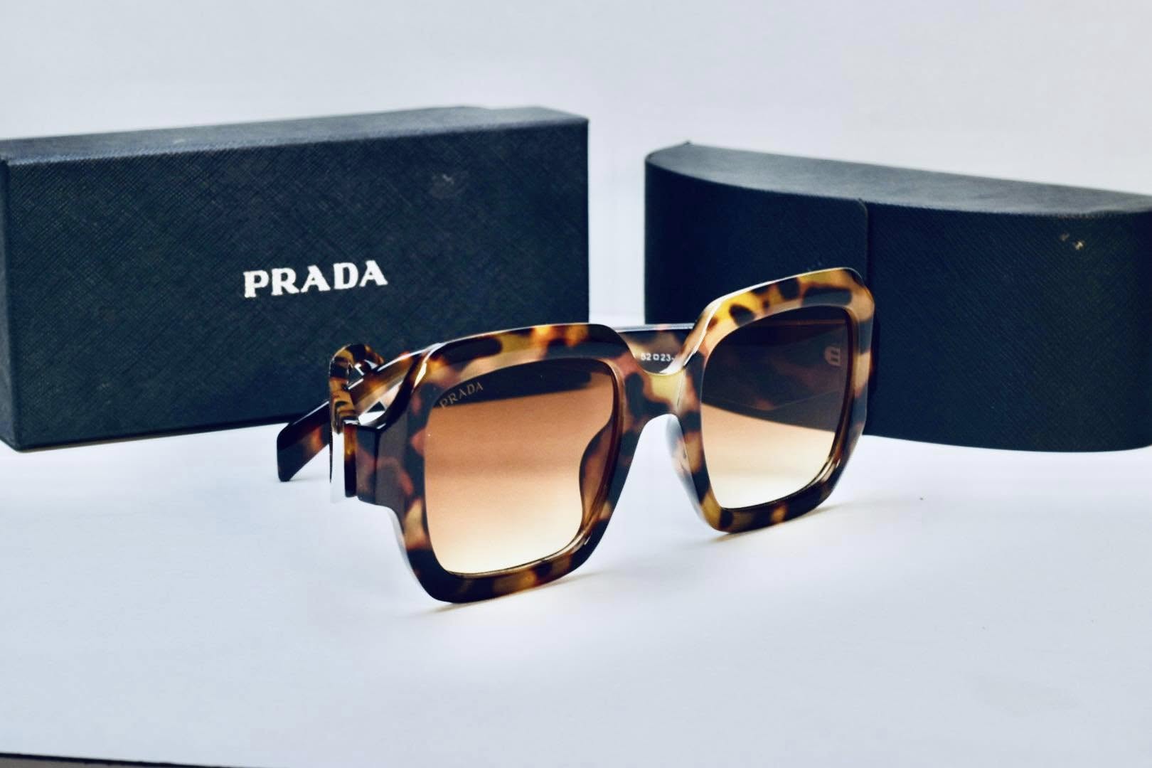 prada sunglass