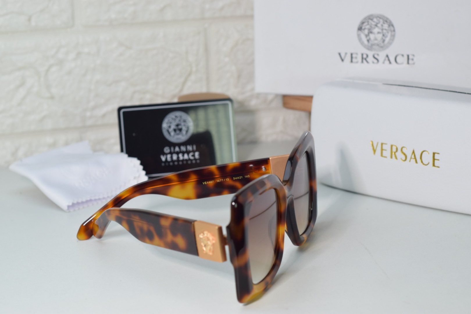 versace ladies 1